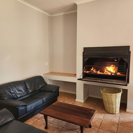 Karoo Leeu Self Catering Villa Оудсхорн Екстериор снимка
